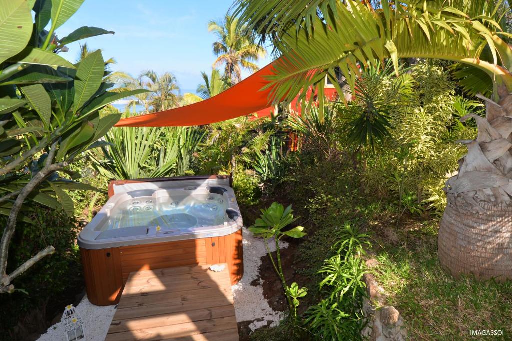Zahrada ubytování Poz Lagon - chambre d'hôtes - Bungalow pour 2 personnes - Jacuzzi privatif - petit déjeuner - Vue sur le lagon