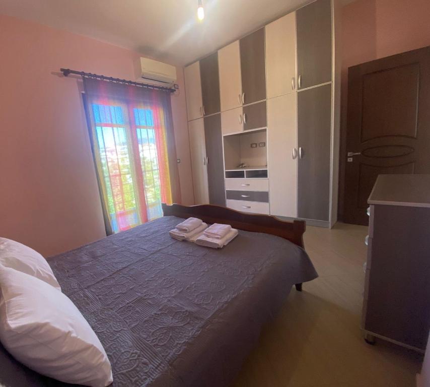 Postel nebo postele na pokoji v ubytování Villa Earta & Leo Ksamil