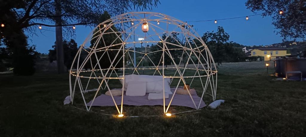 Giardino di Country Chic Antico Casale - piscina idromassaggio lettini, solarium, cinema experience, wifi, parcheggio