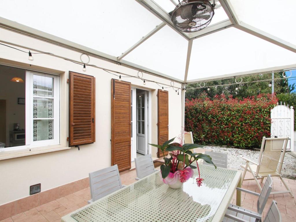 Imagine din galeria proprietății Holiday Home Villa Gabriele by Interhome în Forte dei Marmi