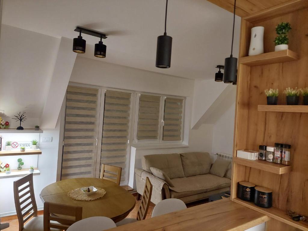 A seating area at Apartman Šapat bora