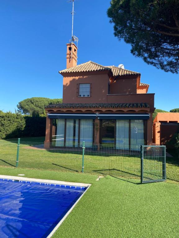 Tennis- og/eller squashfaciliteter på Chalet Novo sancti petri eller i nærheden