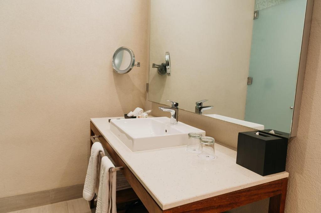 Emporio Cancun - Buy All Inclusive Option photo