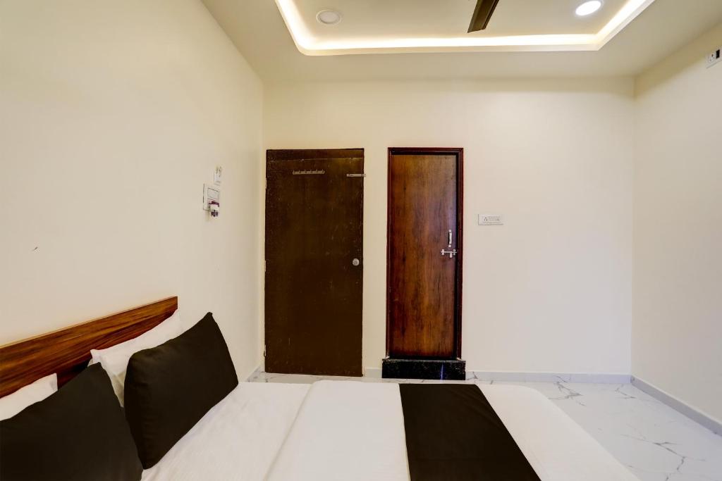 Postel nebo postele na pokoji v ubytování Hotel O highway blues
