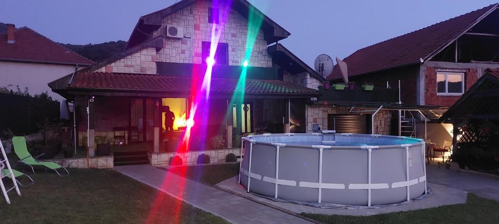 Bazén v ubytování Apartman Domacinstvo La ViE na selu nebo v jeho okolí