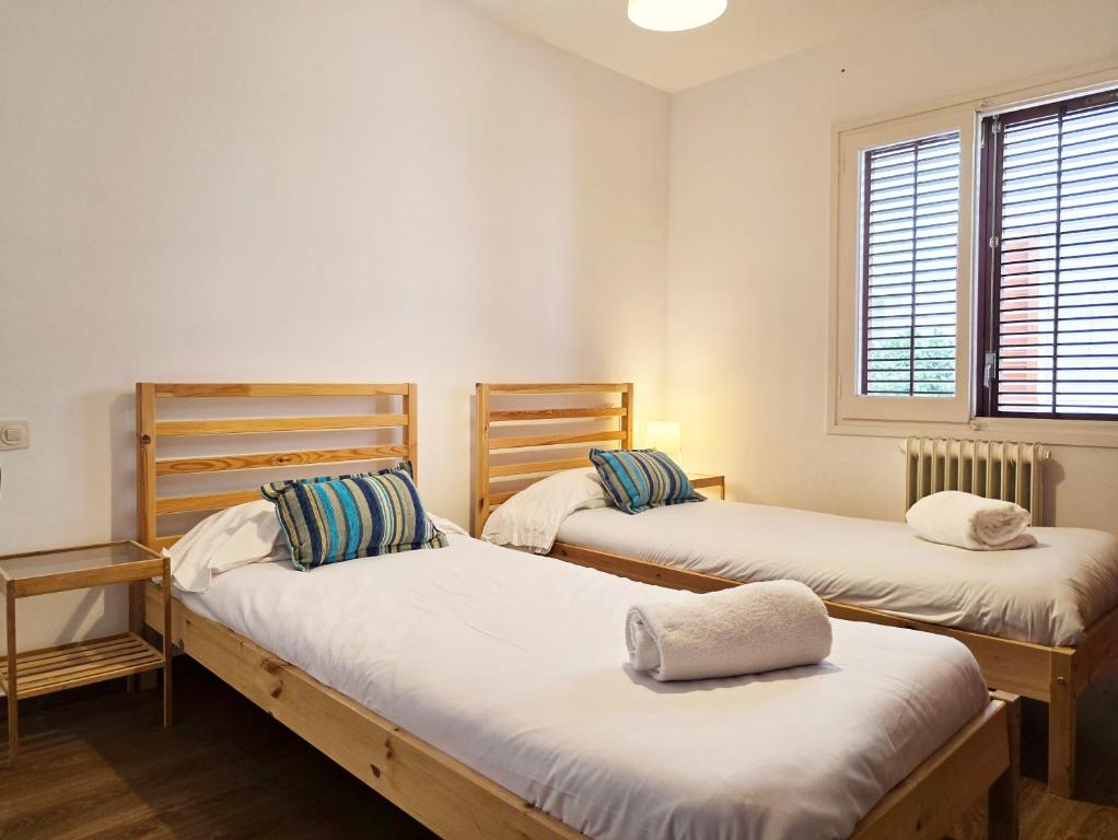 A bed or beds in a room at Apartament Gloria