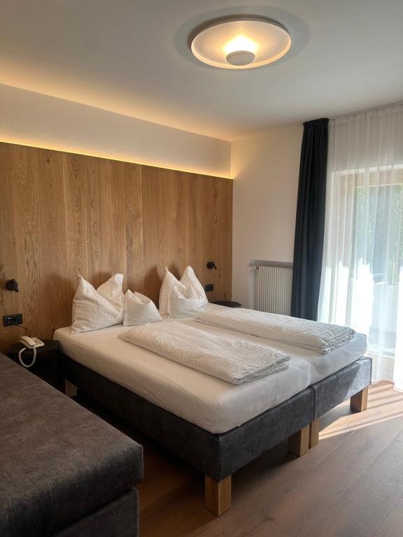 Postel nebo postele na pokoji v ubytování Hotel Bischofhof - Bistro Jasmin