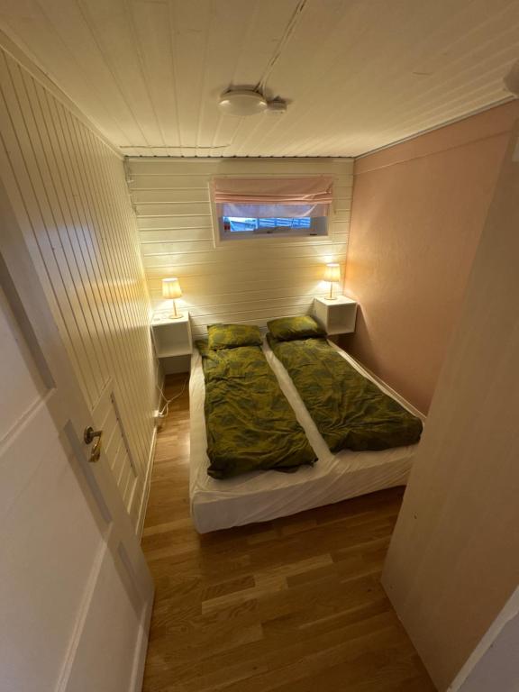 Postel nebo postele na pokoji v ubytování 3 roms 10 km fra Tromsø sentrum