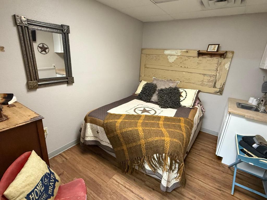 Letto o letti in una camera di A Place to Stay Reservations Rooms