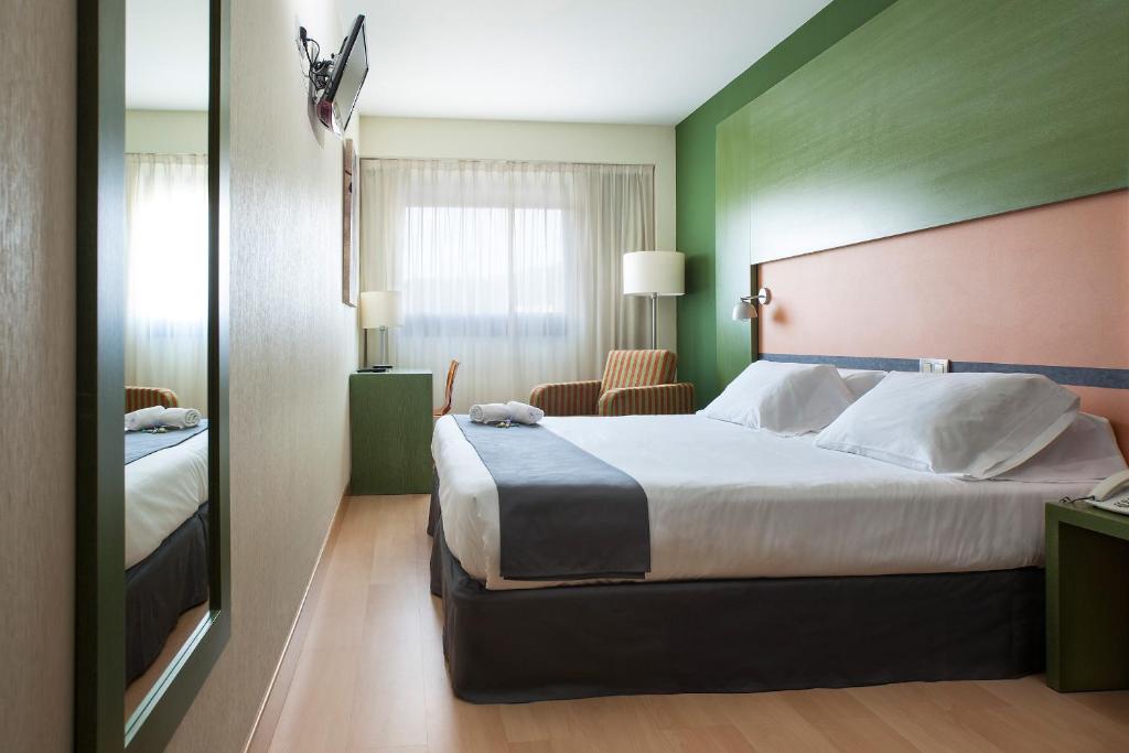 Posteľ alebo postele v izbe v ubytovaní Hotel Naval Sestao