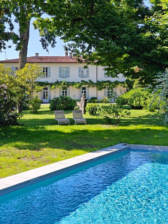 Bazén v ubytování Dandelion Como Suites & Park nebo v jeho okolí