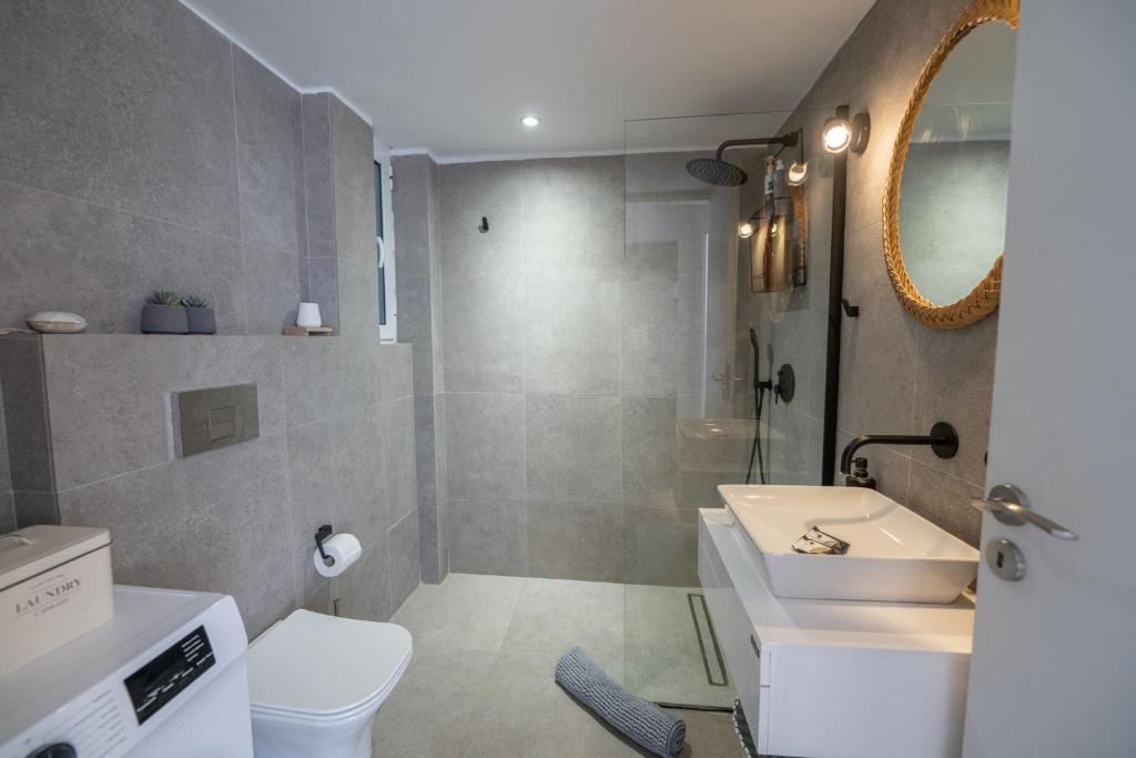 Koupelna v ubytování Onar Beachfront Residence, Loutraki