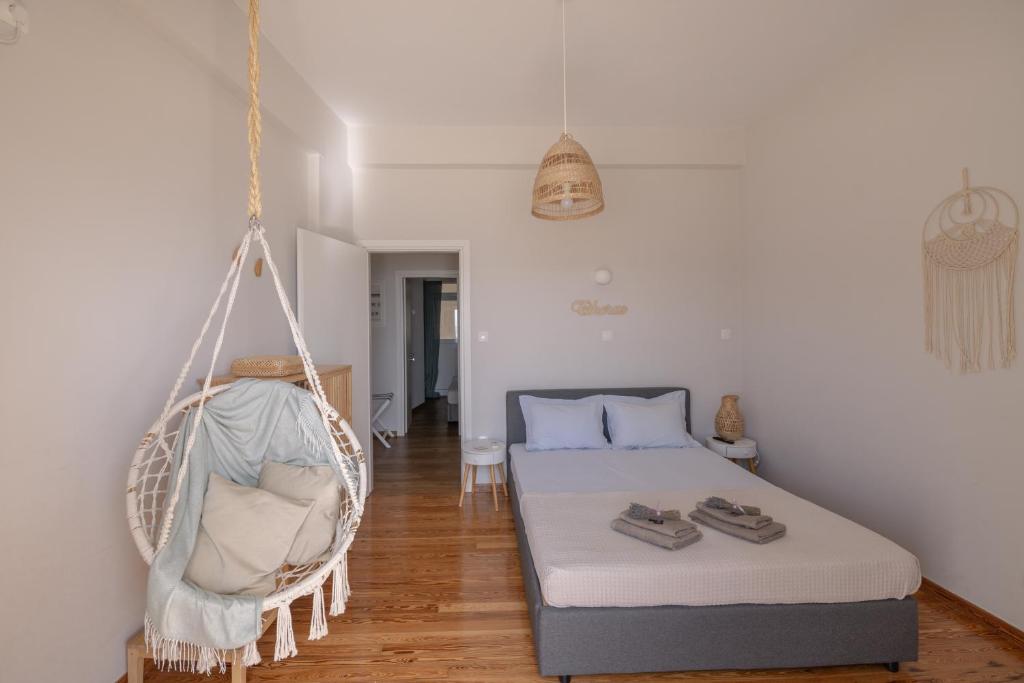 Postel nebo postele na pokoji v ubytování Onar Beachfront Residence, Loutraki