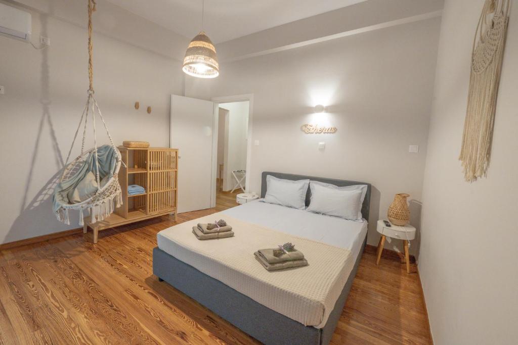 Postel nebo postele na pokoji v ubytování Onar Beachfront Residence, Loutraki