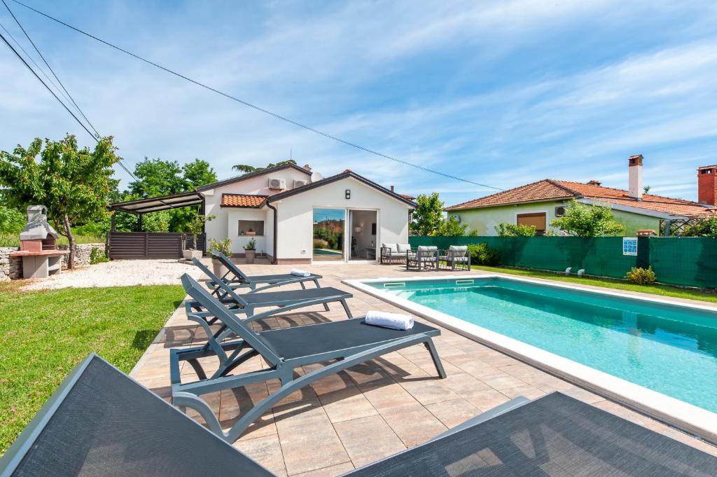 Cozy House with Pool near Rovinj