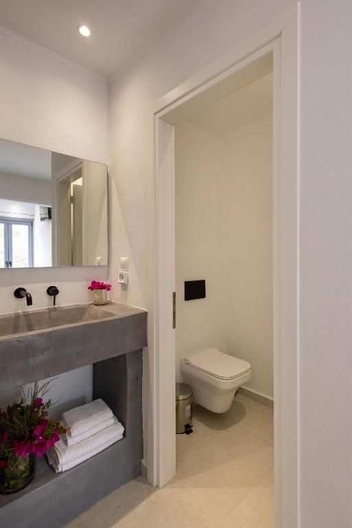 Vannituba majutusasutuses Chrysonisos Suites with Sunset & Seaviews near Kini