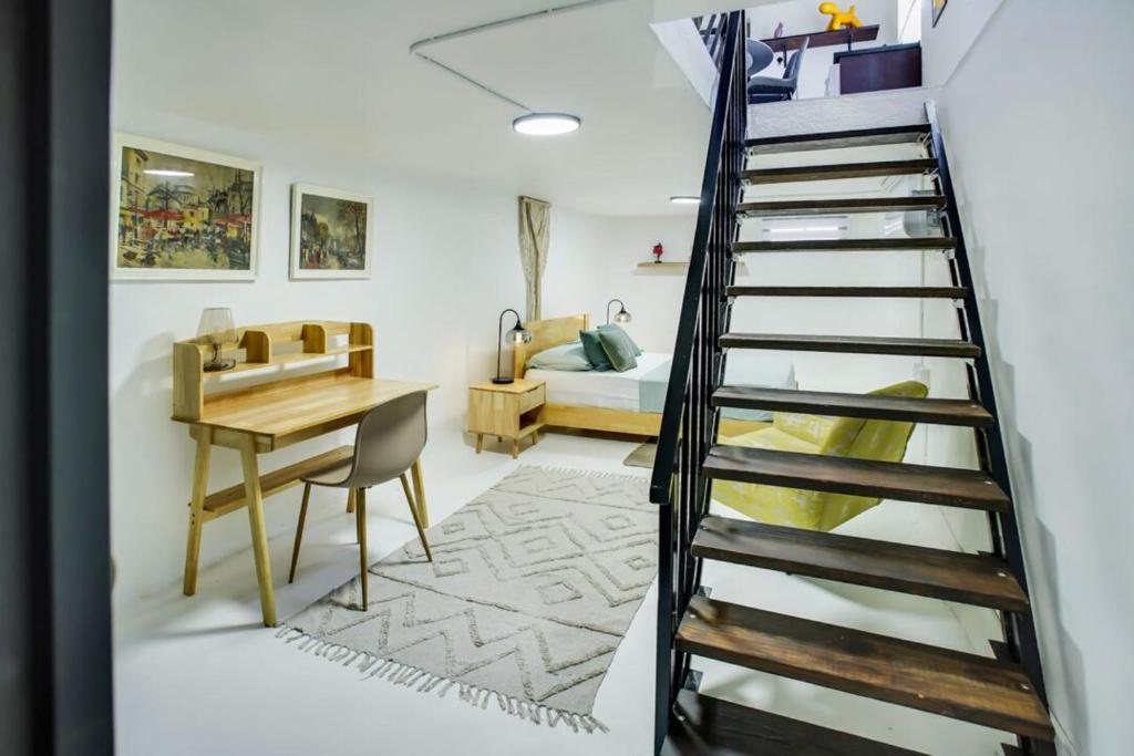 Posezení v ubytování The Palm II City Loft Apartment