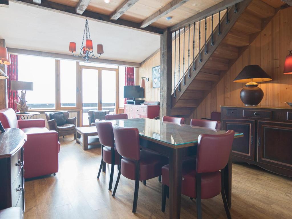 Photo de la galerie de l'établissement Duplex 3 pièces, ski aux pieds, avec balcon et WIFI - FR-1-449-36, à Tignes