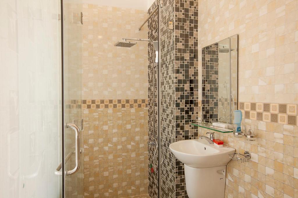 Phòng tắm tại Phuong Nam Guest House