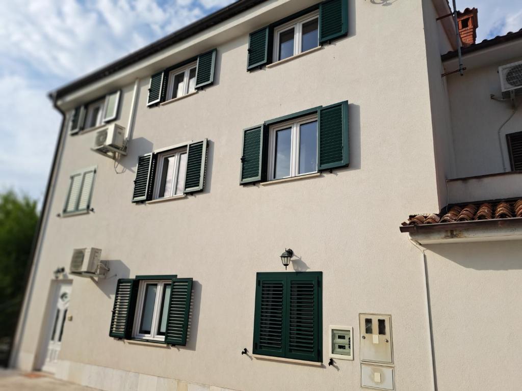 Zgradba, v kateri se nahaja apartma