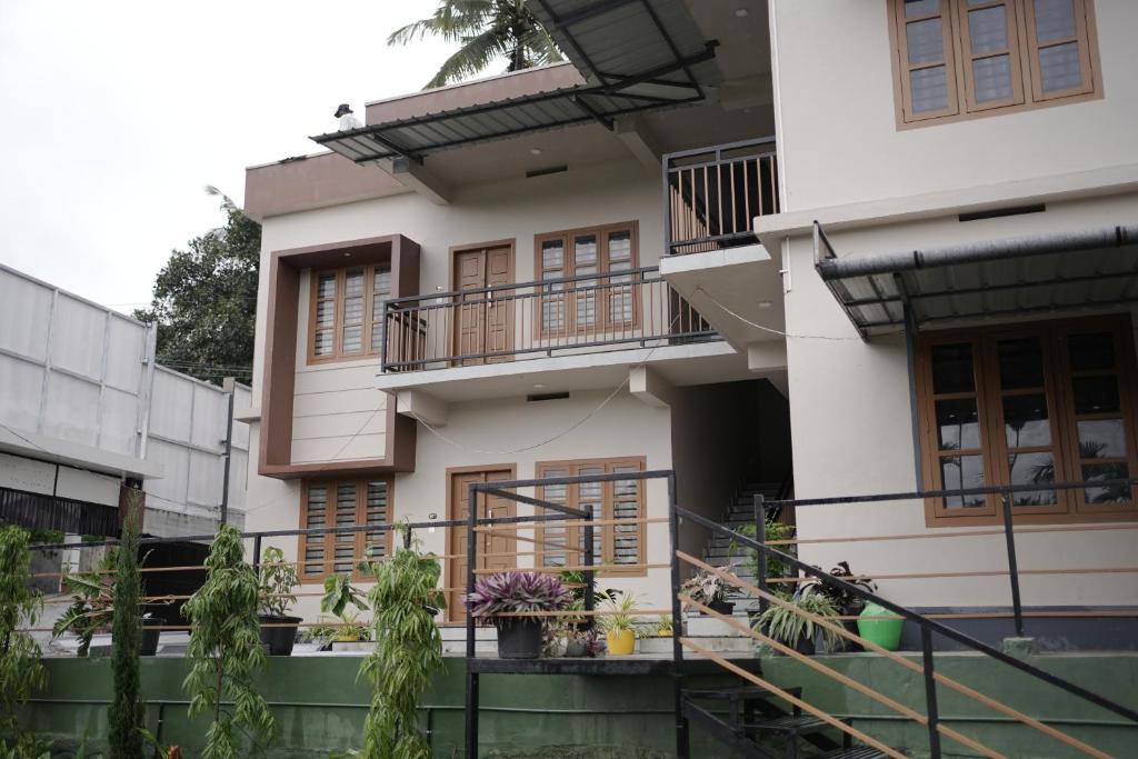 Afbeelding uit fotogalerij van MIDDLE WAYANAD HOLYDAY Inn in Kaniyāmbetta