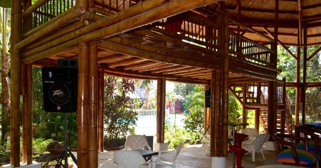 Zahrada ubytování Amanwana Ecofinca