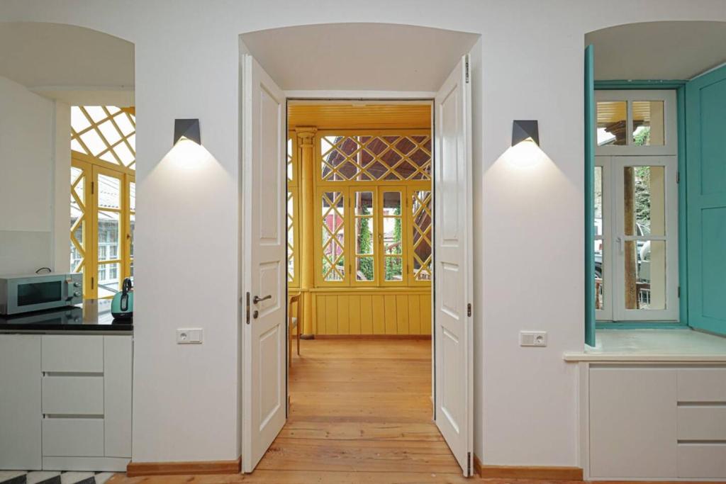 فضای داخلی Modern Studio in Old Tbilisi در تفلیس - تصویر ۳