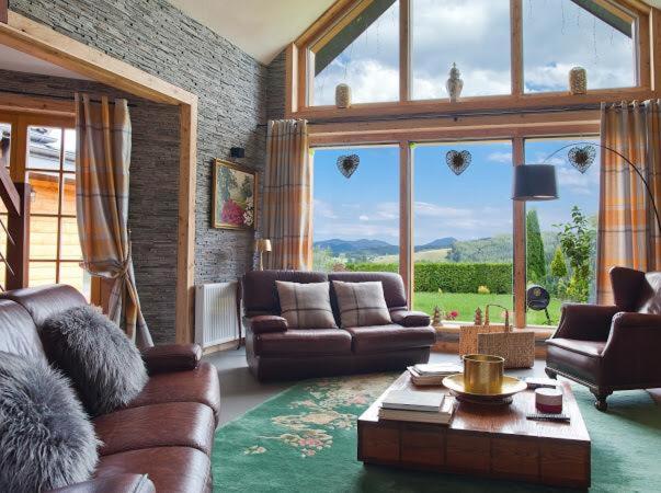 Χώρος καθιστικού στο Panoramic Hill - Mountain View, Pool & Sauna