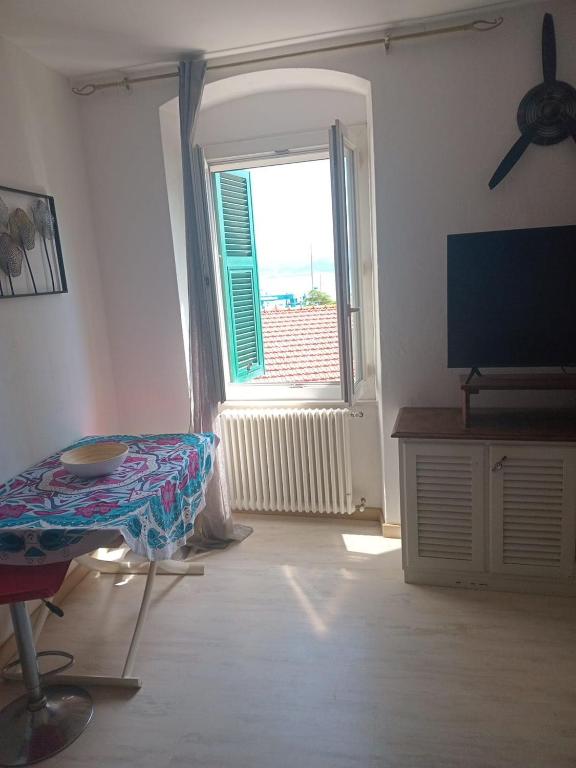 TV a/nebo společenská místnost v ubytování Brando's Home