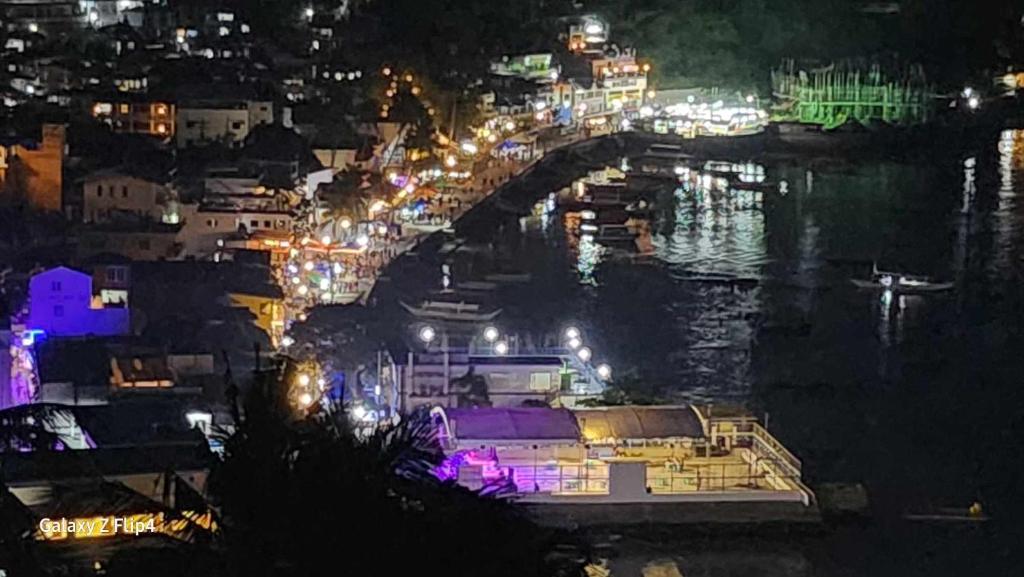 Nespecifikovaný výhled na destinaci Puerto Galera nebo výhled na město při pohledu z apartmánu