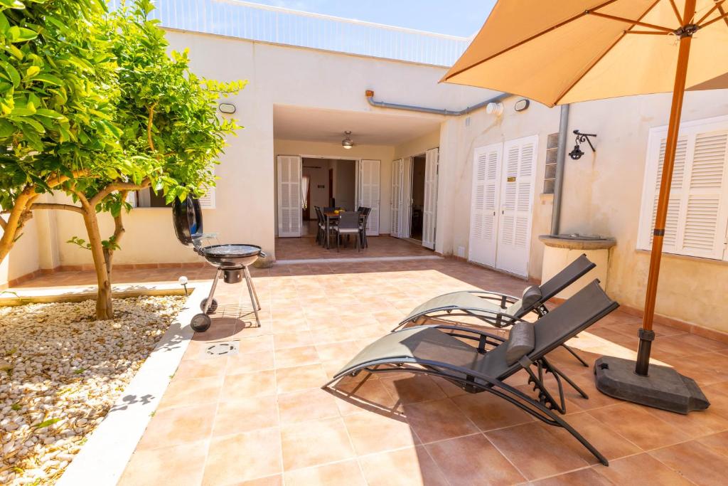 Patio nebo venkovní prostory v ubytování Casa Embat, a pocos metros de la playa