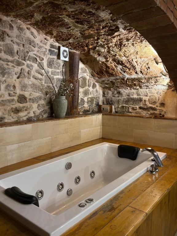 Suíte Sant Sebastià - Jacuzzi privado en la habitación en Moià