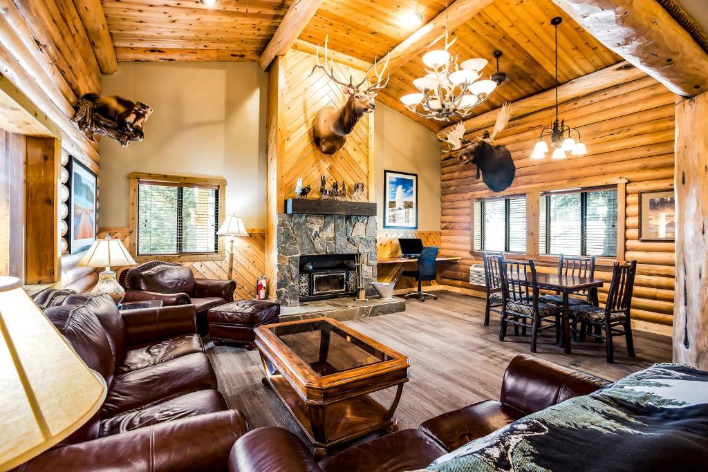 a living room with leather furniture and a fireplace at Mountain Vista Hotel in West Yellowstone