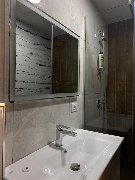 Un baño de Gegest Hotel