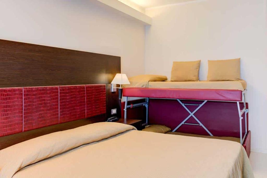 Postel nebo postele na pokoji v ubytování Hotel Capitol