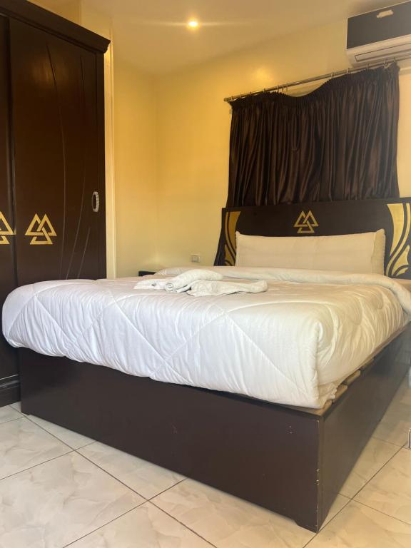Postel nebo postele na pokoji v ubytování Pyramids Magic View hotel