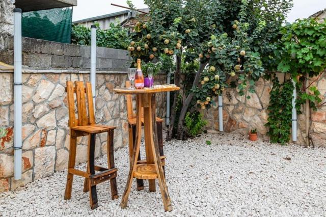 Zahrada ubytování Villa Oaza Primošten With Heated Pool