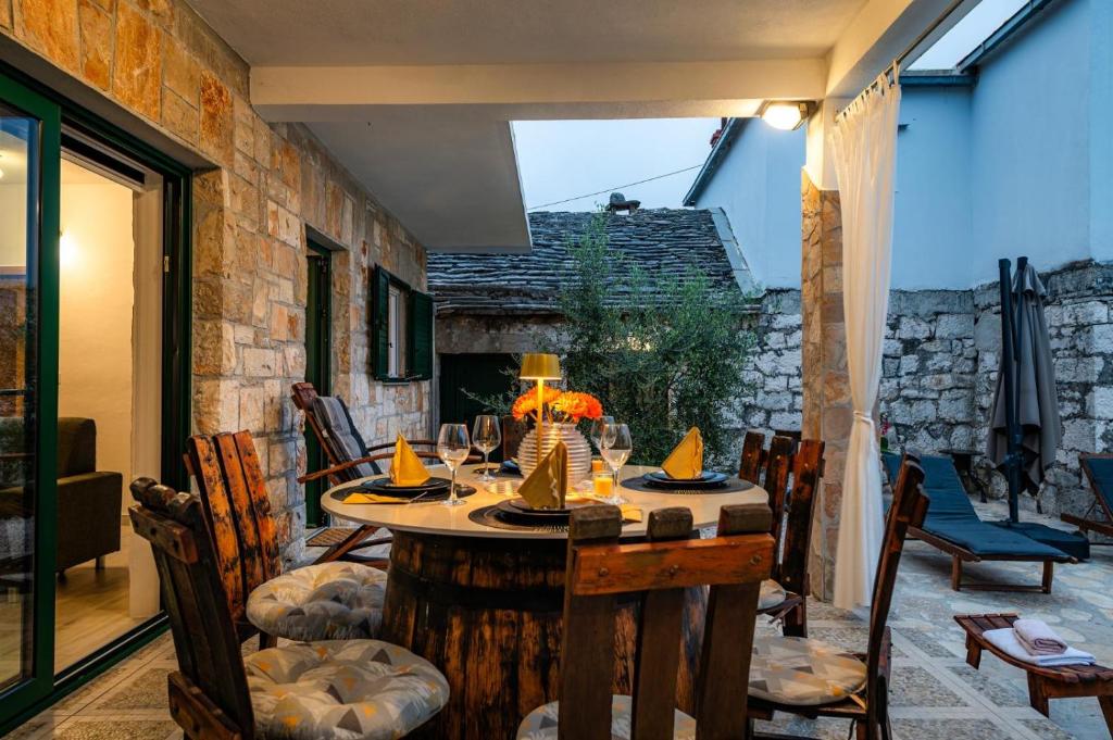 Posezení v ubytování Villa Oaza Primošten With Heated Pool