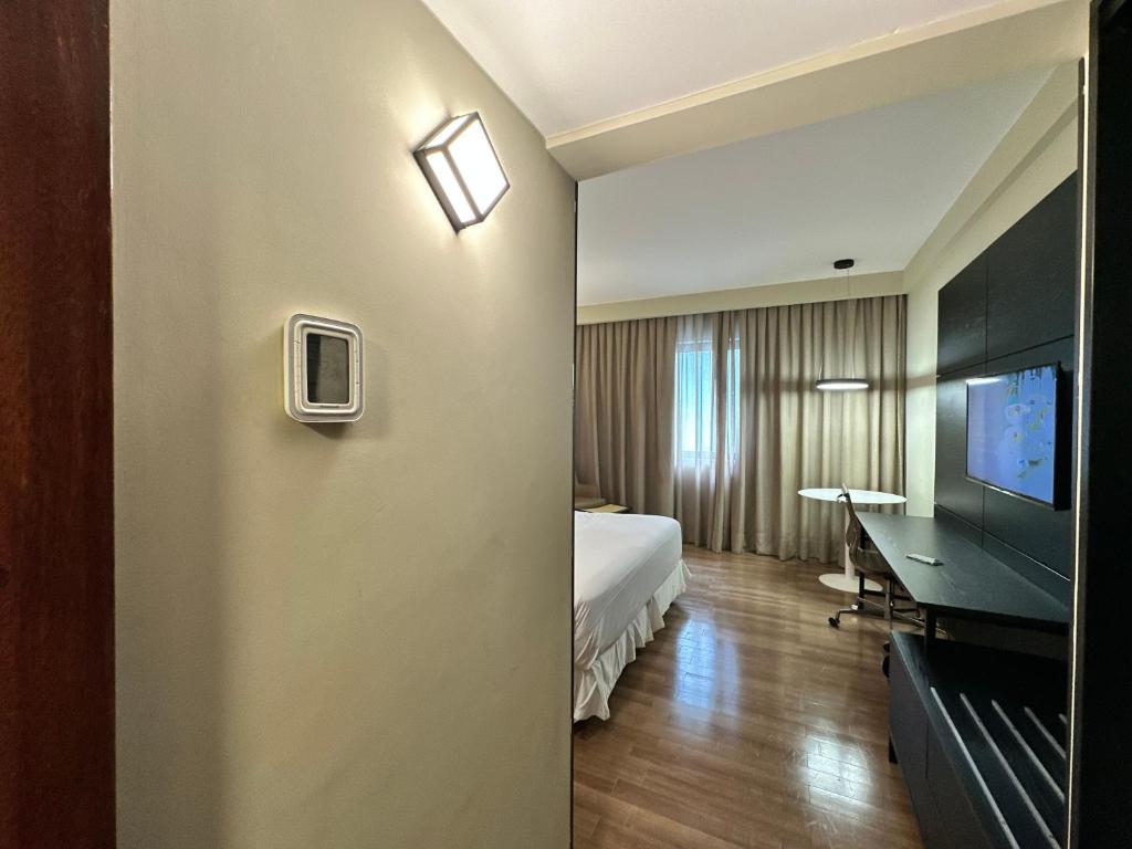 TV a/nebo společenská místnost v ubytování Wish Hotel da Bahia