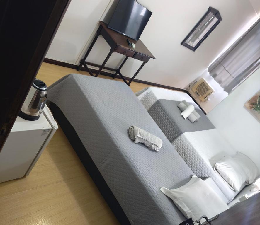 an overhead view of a bedroom with a large bed at Hotel Colonial in Irati