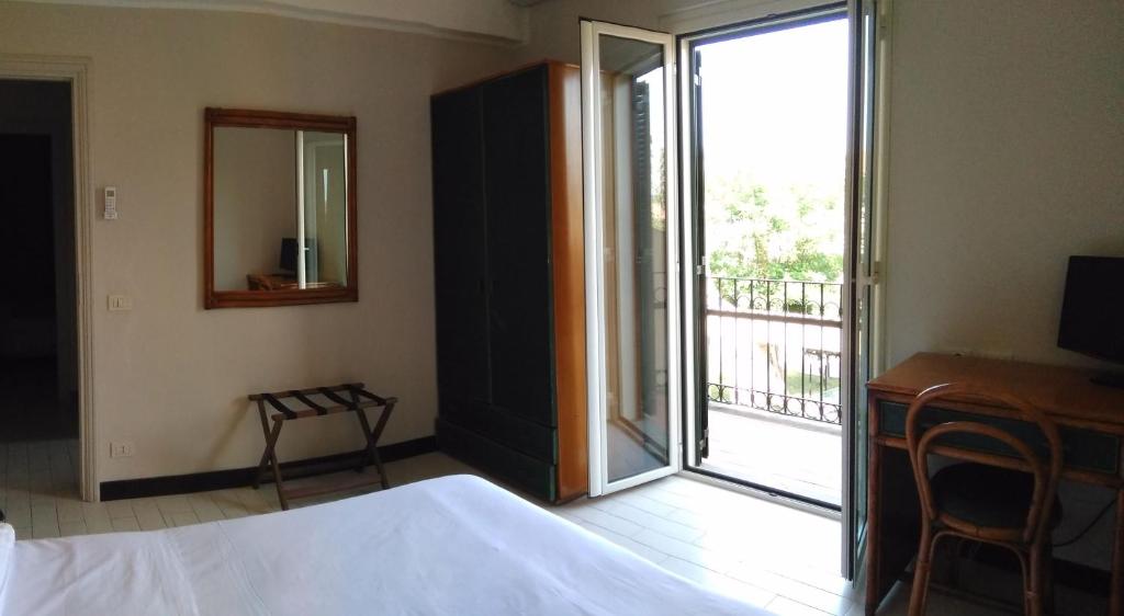 Postel nebo postele na pokoji v ubytování Hotel Baia Del Sole