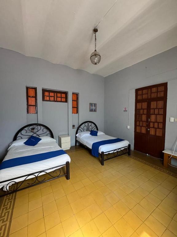 Postel nebo postele na pokoji v ubytování Hotel Queretaro