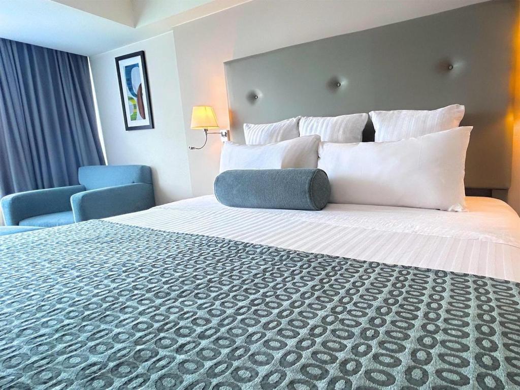 Grand Cantalagua Hotel Morelia, BW Signature Collection - King Room - Executive Level/Non-Smoking