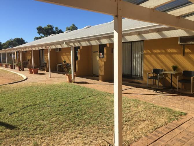 a building with a pavilion with a table and chairs at Carnarvon Caravan Park in Carnarvon