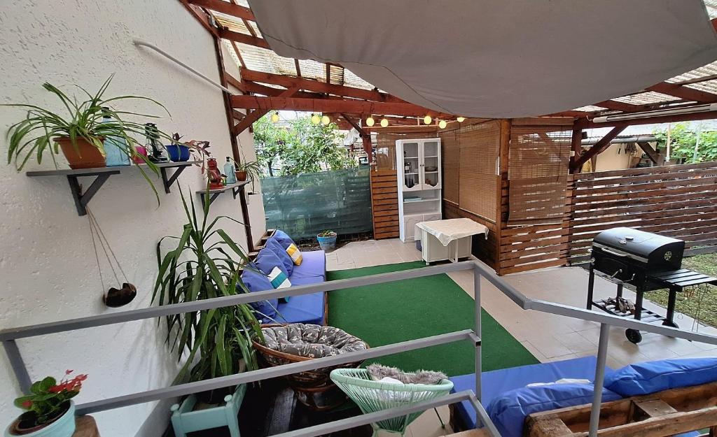 Patio alebo iná vonkajšia časť ubytovania La Casita Vendégház