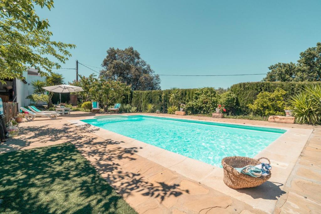 Bazén v ubytování CABAÑA RURAL El MOLINO - Jacuzzi nebo v jeho okolí