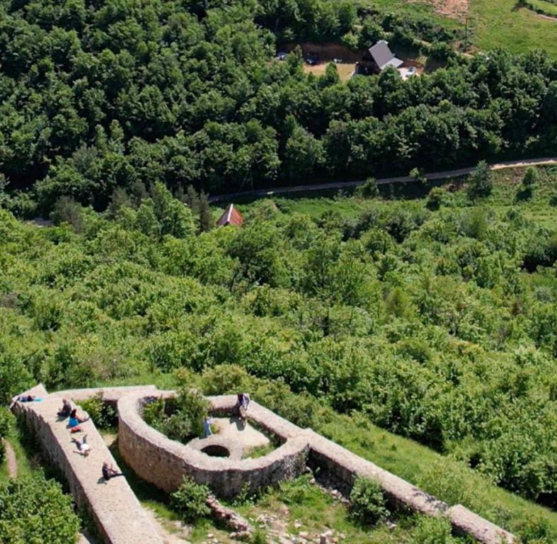 Fotografie z fotogalerie ubytování Home of Peace at the top of the Pyramid Sun and Love v destinaci Visoko