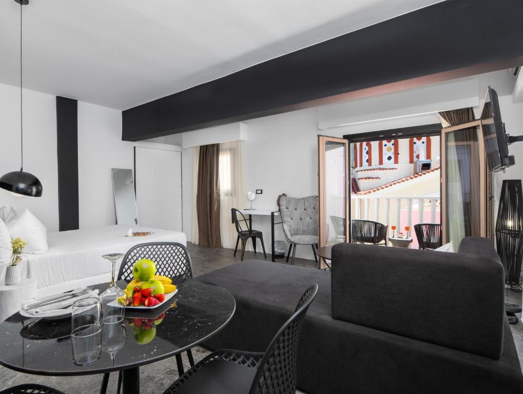 Część wypoczynkowa w obiekcie Kalypso Suites Hotel - Adults Only