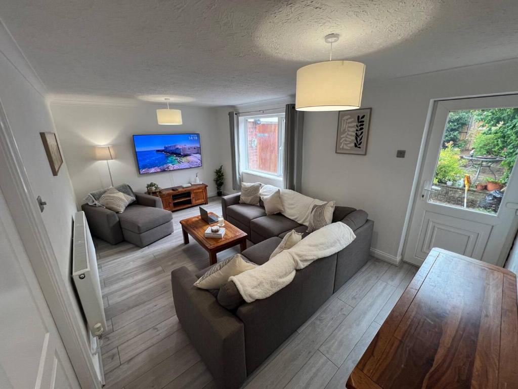 TV a/nebo společenská místnost v ubytování 3 Bedroom Home - 6 guests