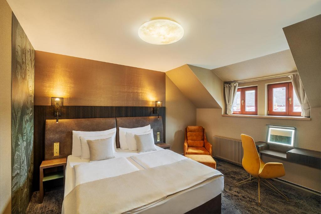 Postel nebo postele na pokoji v ubytování Hotel Bílý jednorožec